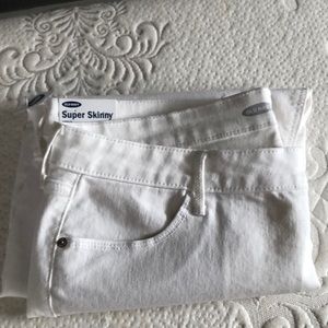 White, Old Navy, ankle length, skinny jeans.